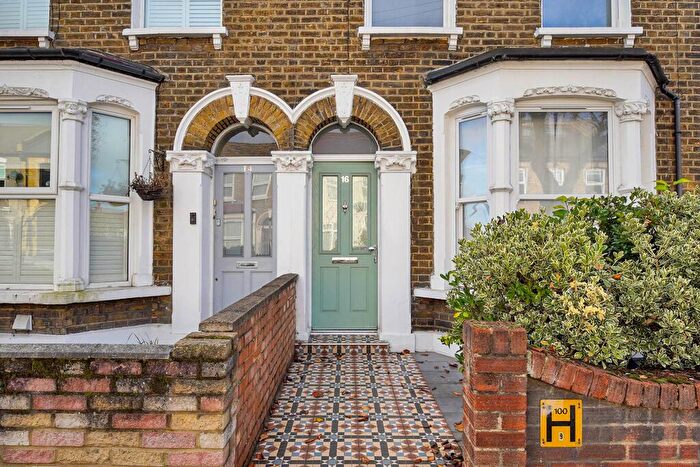 4 Bedroom House For Sale In Nutfield Road, Leyton, E15