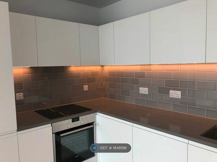 2 Bedroom Flat To Rent In Cable Street, London, E16