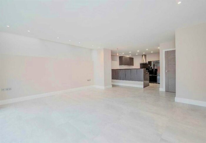 2 Bedroom Flat To Rent In Lyndhurst Road, Hampstead, NW3