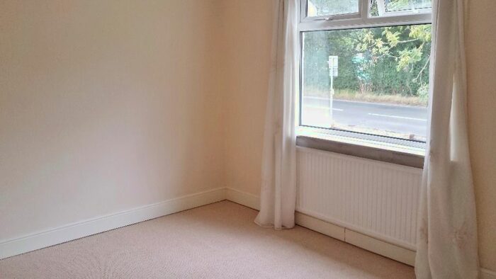 2 Bedroom Semi-Detached House To Rent In Kanes Hill, Southampton SO19
