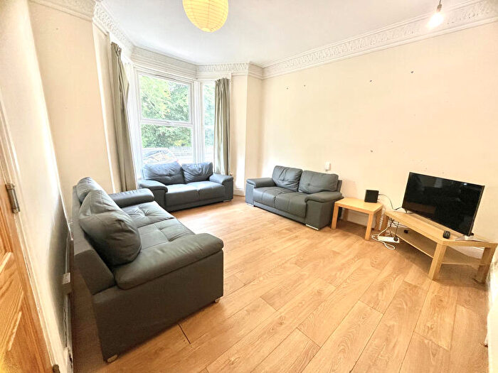 6 Bedroom Detached House To Rent In Bainbrigge Road, Headingley, Leeds, LS6