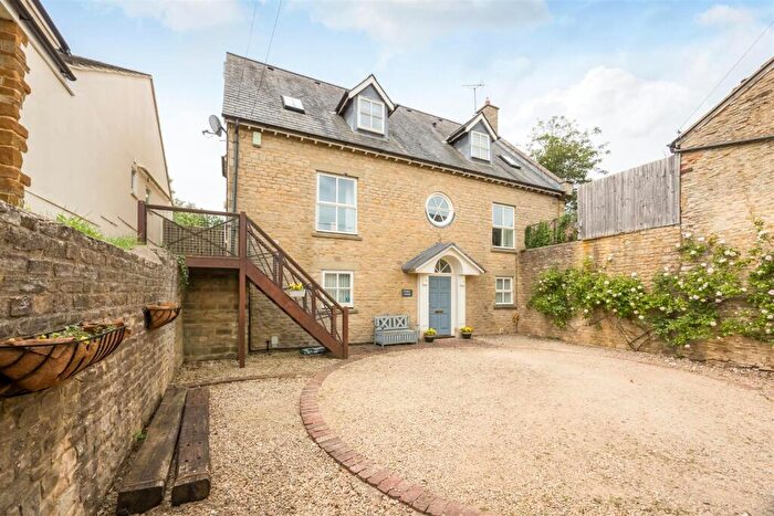 4 Bedroom Detached House For Sale In South Side, Steeple Aston, Bicester, OX25