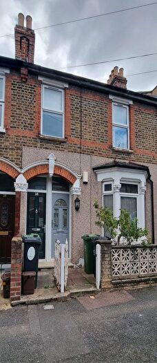 2 Bedroom Flat To Rent In Hove Avenue, Walthamstow, E17