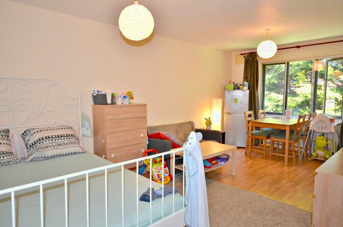 1 Bedroom Flat To Rent In The Drive, Langley, SL3