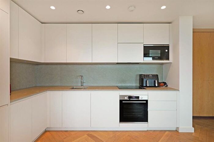 3 Bedroom Flat To Rent In Oberman Road, Brent, NW10