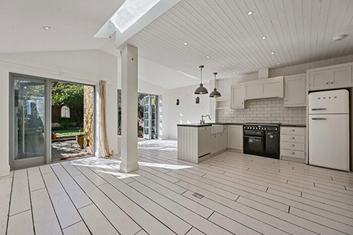 2 Bedroom Flat For Sale In Berrymead Gardens, Acton, W3