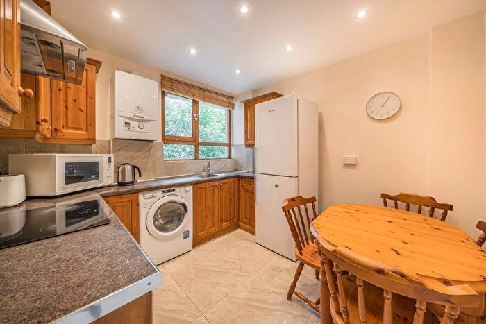 3 Bedroom Flat To Rent In Cromer Street, Bloomsbury, WC1H