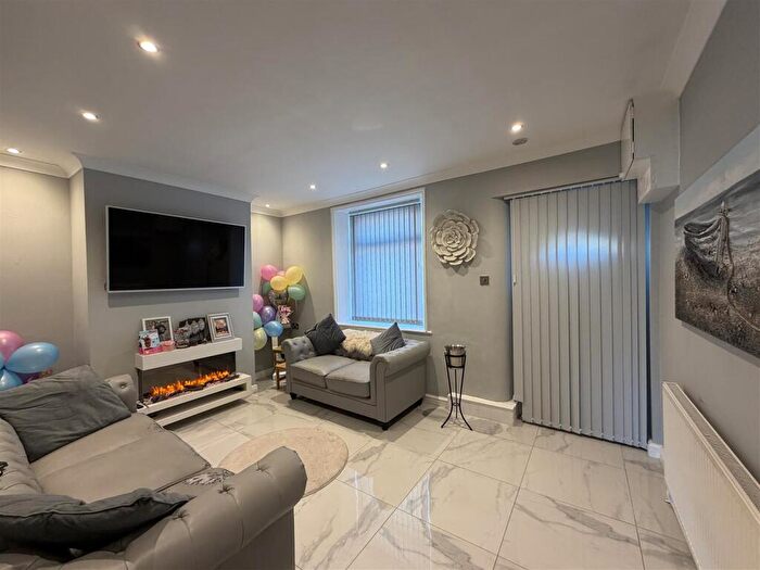 2 Bedroom Terraced House For Sale In Huddersfield Road, Millbrook, Stalybridge, SK15