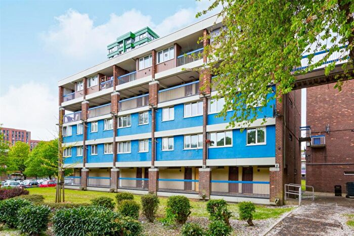 1 Bedroom Flat For Sale In Exeter Drive, Broomhall, Sheffield, S3