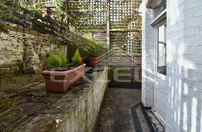 2 Bedroom Apartment To Rent In Gayton Crescent, Hampstead, London, NW3