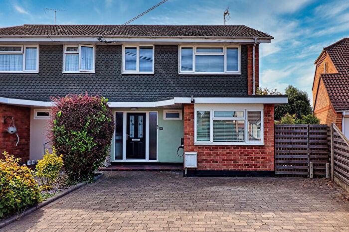3 Bedroom Semi Detached House For Sale In New Road, Hadleigh, SS7