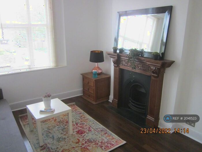 3 Bedroom Flat To Rent In Narford Rd, London, E5