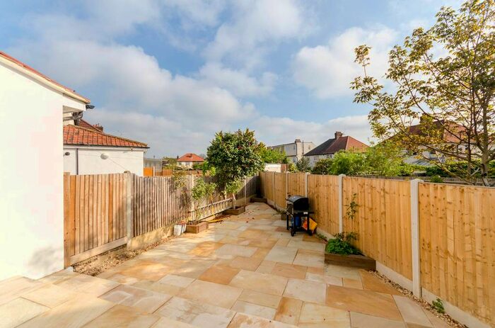 6 Bedroom Semi-Detached House To Rent In Groveland Way, New Malden, KT3