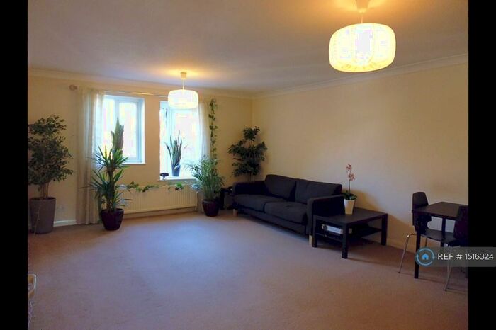 2 Bedroom Flat To Rent In Overton Road, Sutton, SM2