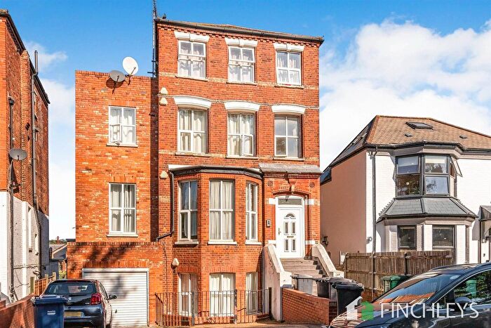 3 Bedroom Flat To Rent In Crescent Road, Finchley Central, N3