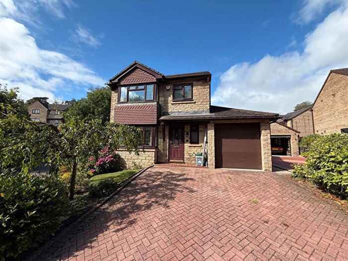 3 Bedroom Detached House For Sale In Cheriton Drive, Queensbury, Bradford, BD13