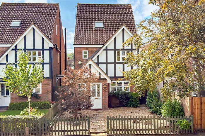 4 Bedroom Detached House For Sale In Hatfield Road, St. Albans, Hertfordshire, AL4