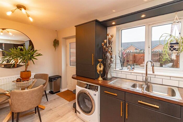 3 Bedroom Town House For Sale In Alnmouth Court, Blakelaw, Newcastle Upon Tyne, NE5