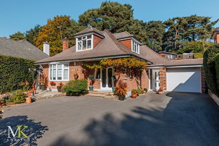 4 Bedroom Chalet For Sale In Queens Park Avenue, Bournemouth, BH8