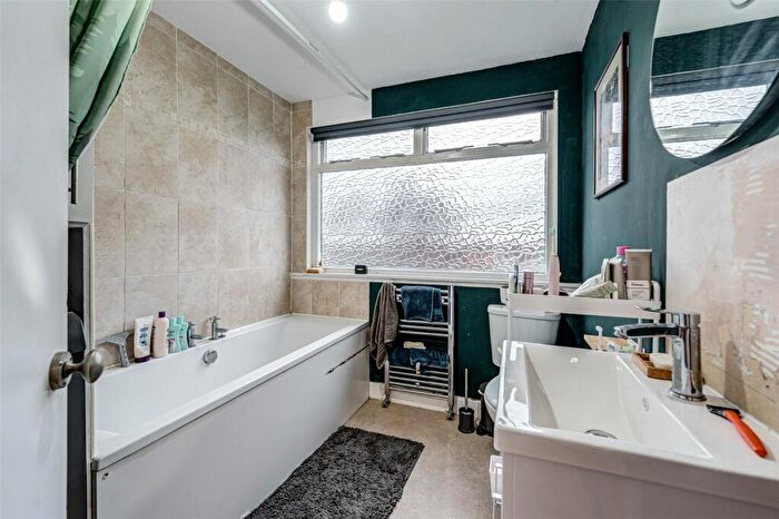 1 Bedroom Flat For Sale In Chaucer Road, Worthing, West Sussex, BN11