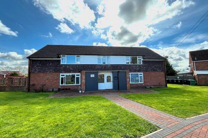 2 Bedroom Flat To Rent In George Street, Southam, CV47