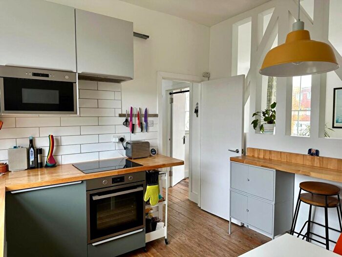 2 Bedroom Apartment To Rent In Grafton Road, London, NW5