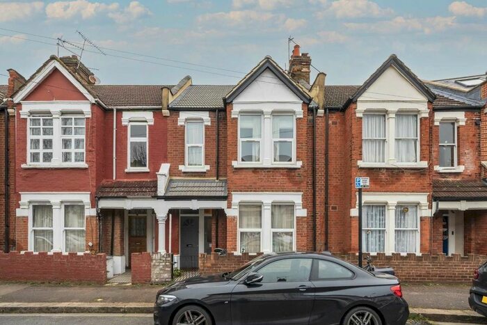 2 Bedroom Flat To Rent In Willow Vale, London, W12