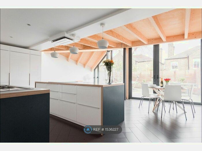 3 Bedroom Terraced House To Rent In London, London, SE11