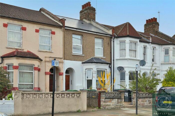 2 Bedroom Apartment To Rent In Woodlands Park Rd, London, N15