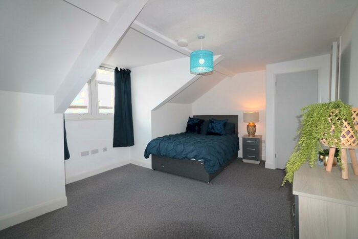 4 Bedroom Flat To Rent In Mount Street, Plymouth, Devon, PL4