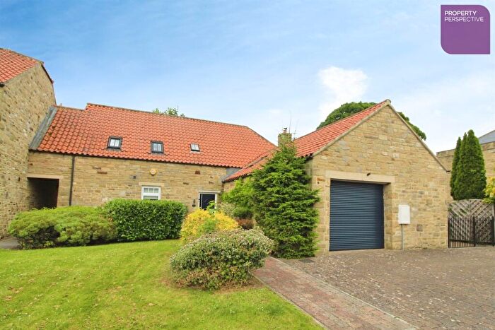 2 Bedroom Link Detached House For Sale In Hallgarth Court, DL11