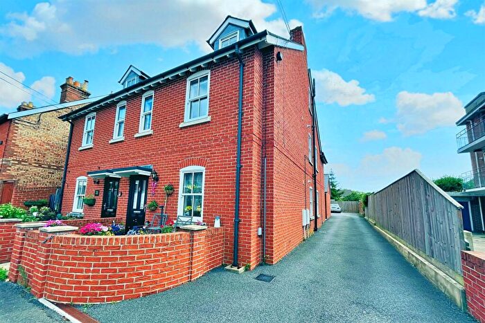 2 Bedroom Flat To Rent In Wareham, BH20