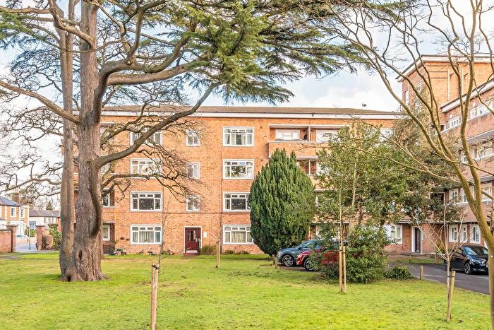 1 Bedroom Flat For Sale In Hampton Road, Twickenham, TW2