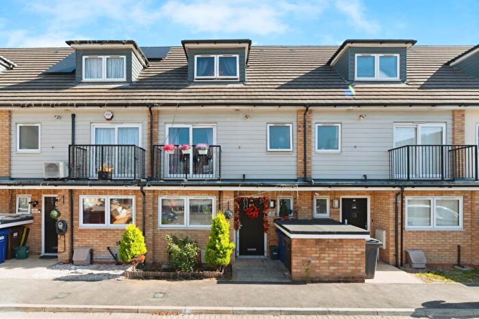 4 Bedroom Terraced House For Sale In Sartoria Close, Grays, Essex, RM20