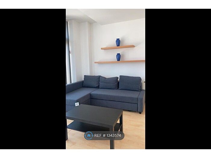 2 Bedroom Flat To Rent In Metro Central Heights, London, SE1