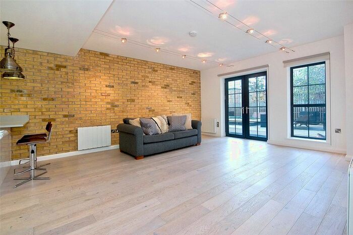 3 Bedroom Flat To Rent In Plumbers Row, London, E1