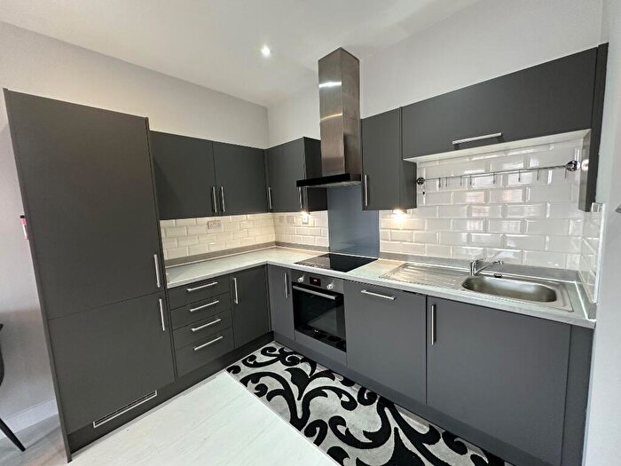2 Bedroom Apartment To Rent In Ash Tree Garth, Leeds, West Yorkshire, LS9