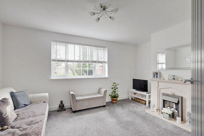 3 Bedroom Terraced House For Sale In Lodge Close, Rayleigh, SS6