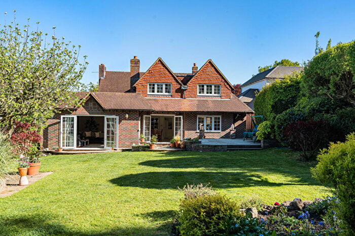 4 Bedroom Detached House For Sale In Lower Road Fetcham, KT22