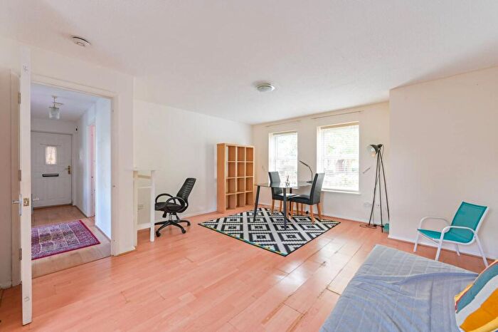 1 Bedroom Flat For Sale In Aaron Hill Road, Beckton, London, E6