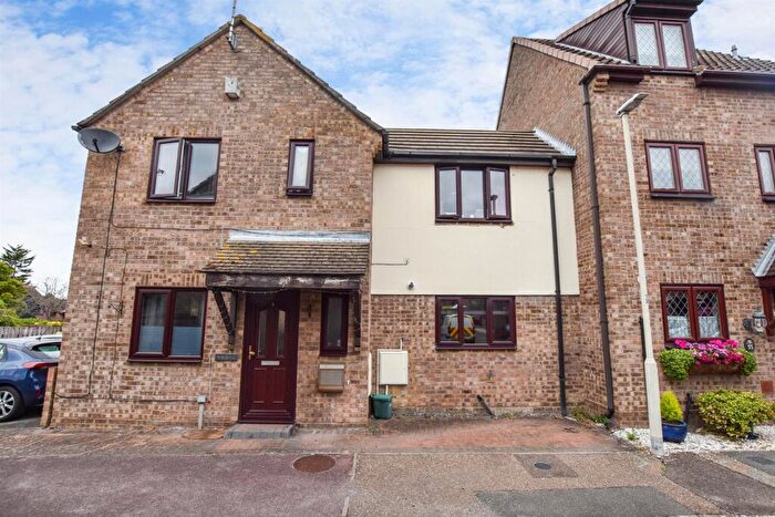 3 Bedroom End Of Terrace House For Sale In Hallowell Down, South Woodham Ferrers, Chelmsford, CM3