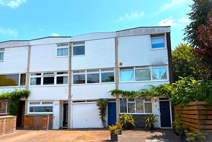 3 Bedroom Terraced House For Sale In Paxton Close, Kew, Richmond, Surrey, TW9