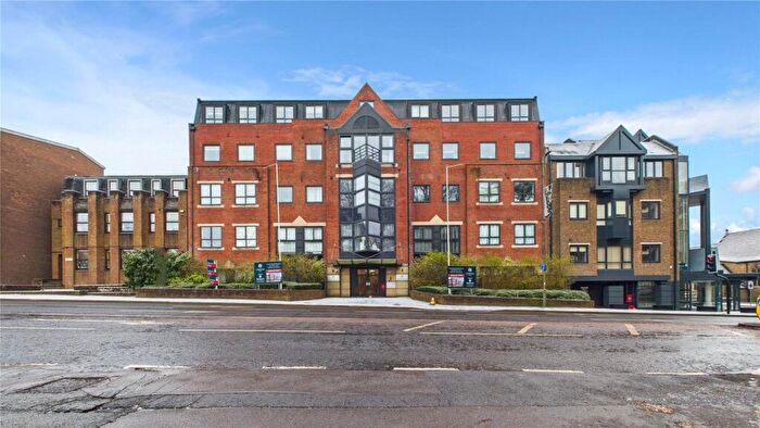 1 Bedroom Flat For Sale In London Road, Camberley, Surrey, GU15
