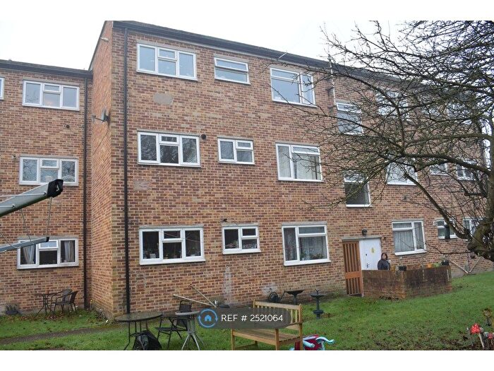 2 Bedroom Flat To Rent In Vivienne House, Staines-Upon-Thames, TW18