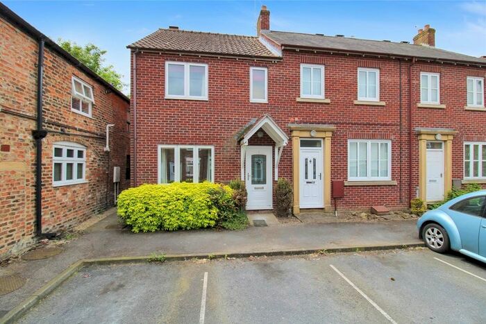3 Bedroom End Of Terrace House To Rent In Wellington Gardens, Ripon, HG4