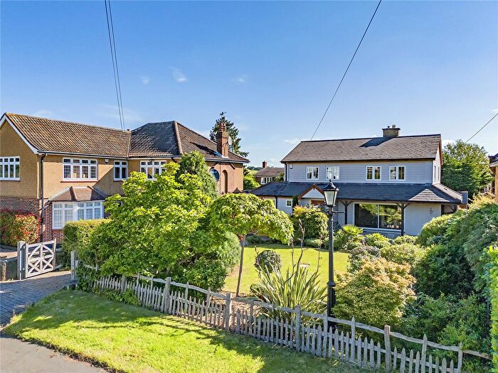 3 Bedroom Detached House For Sale In Farm End, London, Essex, E4