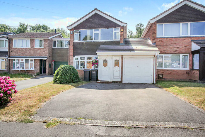 3 Bedroom Link Detached House To Rent In Beverley Avenue, Nuneaton, Warwickshire, CV10