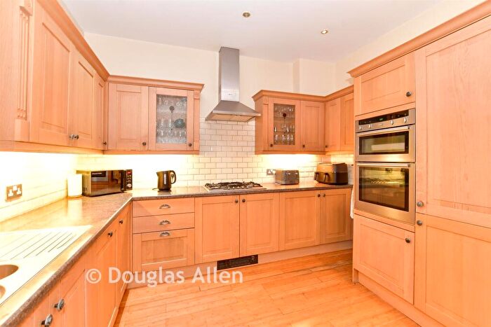 4 Bedroom End Of Terrace House For Sale In Empress Avenue, Woodford Green, Essex, IG8