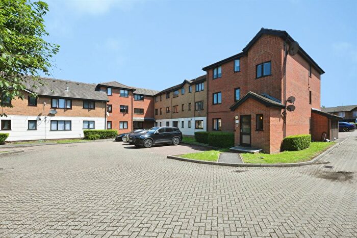 1 Bedroom Studio For Sale In Parrotts Field, Hoddesdon, EN11