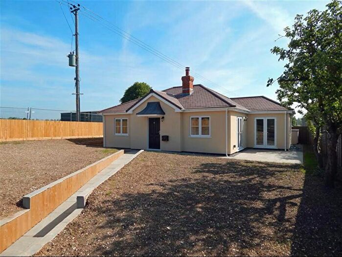 2 Bedroom Detached Bungalow For Sale In Shrewton Road, Winterbourne Stoke, Salisbury, SP3